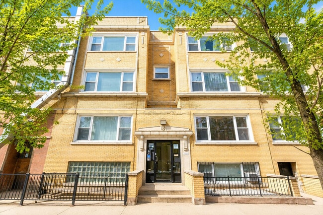 Building Photo - 442 W Arlington Pl Unit 2