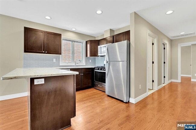 Photo - 210 Hackensack St