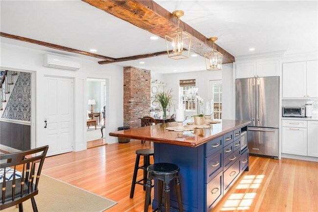 Photo - 209 Spring St