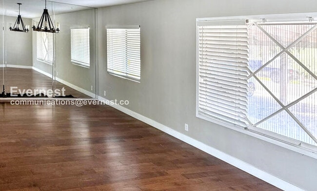 Photo - 2002 W Northview Ave