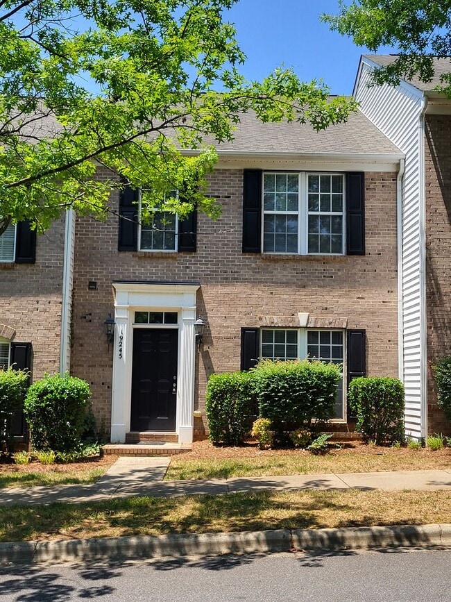 Building Photo - 3 bedroom townhome in Cornelius