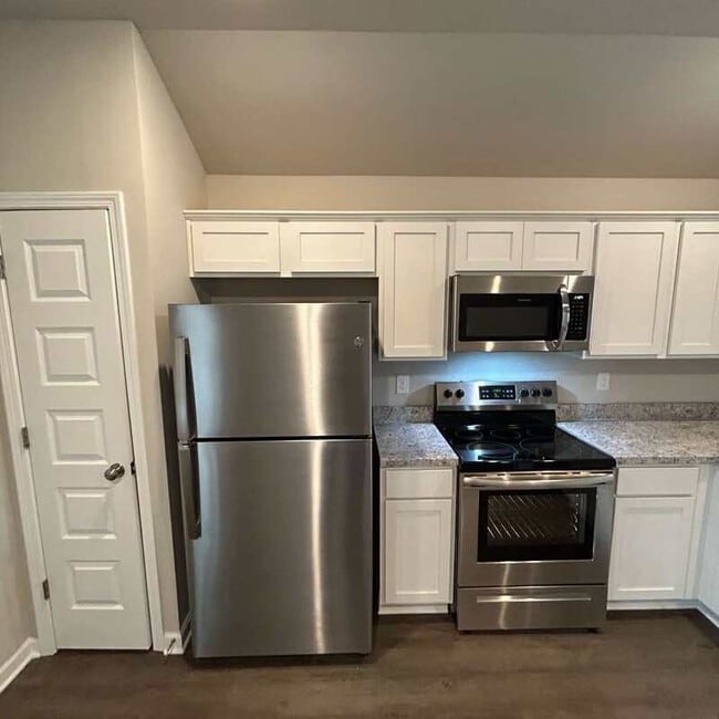 Photo - 126 Broughton St