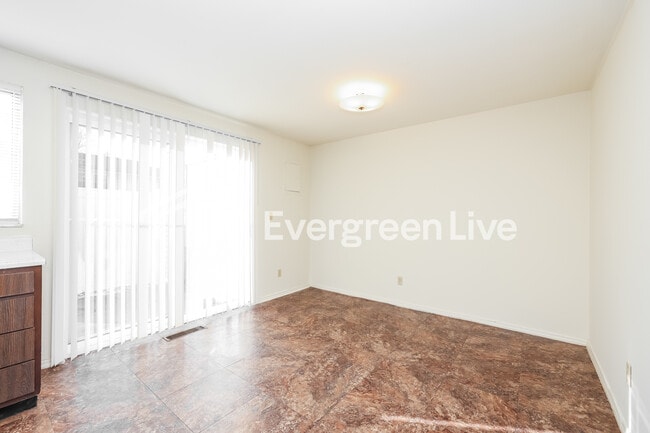 Photo - 7523 Mt Hood