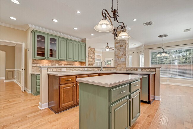 Photo - 11 Gabled Pines Pl