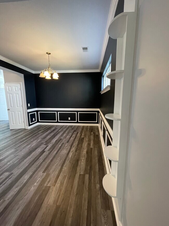 Photo - 320 Summer Hill Way