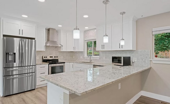 Photo - Modern 5 bed, 3.5 bath home in Lakewood!