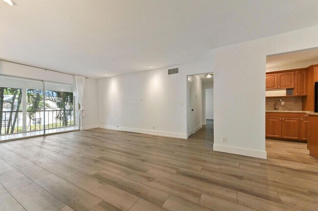 Photo - 6397 Bay Club Dr Unidad 3 Rental