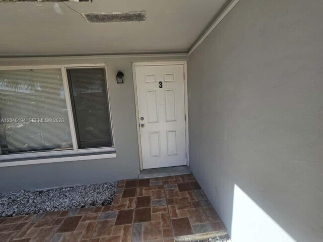 Photo - 2859 NE 30th St Unit 3
