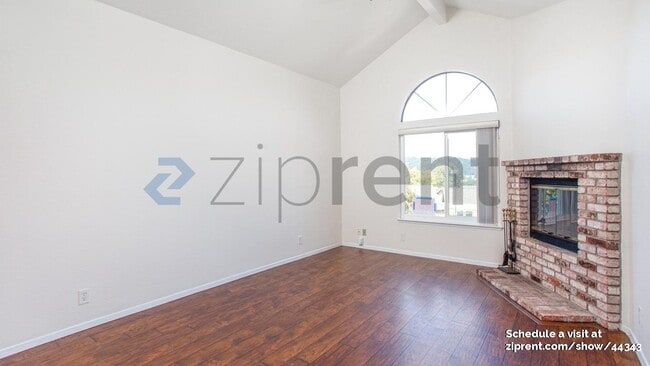 Photo - 4 Carriage Ln