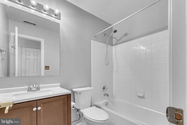 Photo - 5937 Kirkcaldy Ln