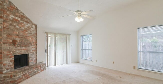 10802 Sashay Dr