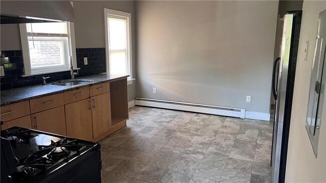 Building Photo - 58 Roanoke St Rental