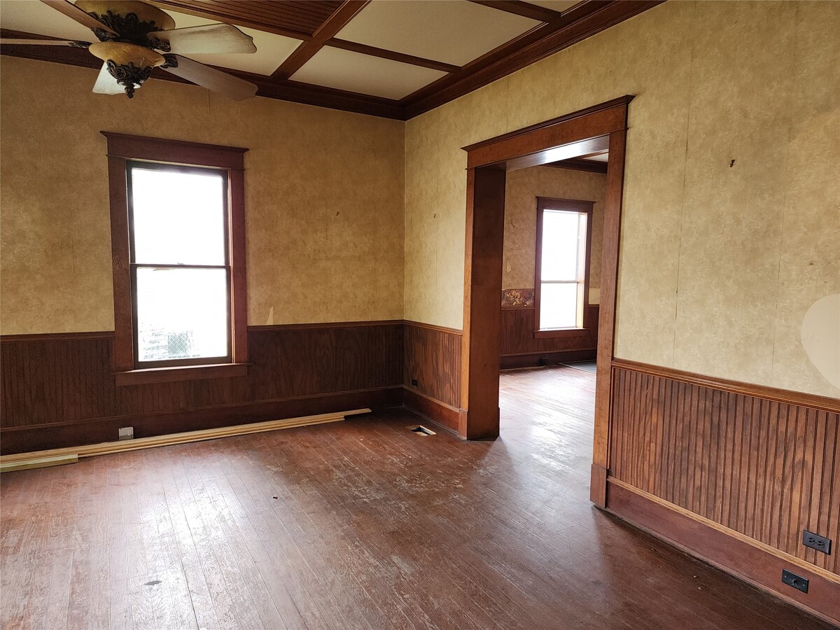 Photo - 403 Farquhar St