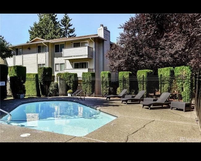 Building Photo - 1150 Sunset Blvd NE Unit 326