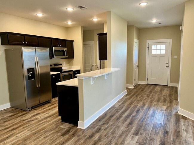 Photo - For Rent - 4 Bedroom, 2 Bath, Valley View!