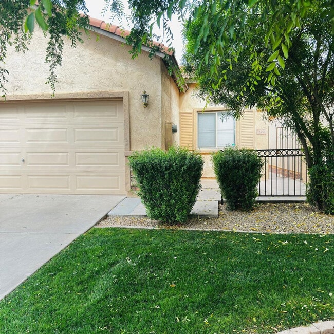 Building Photo - 949 S Racine Ln