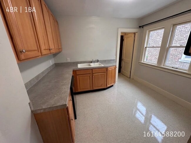 130 Corinne St SW