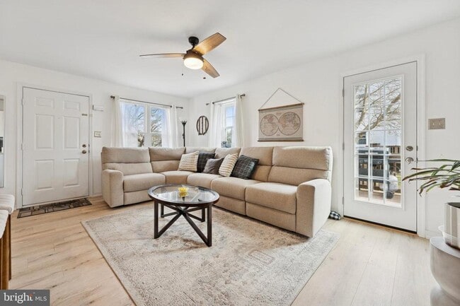 Photo - 422 Wendover Dr