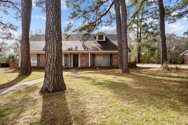 Building Photo - 1310 Spring Valley Dr