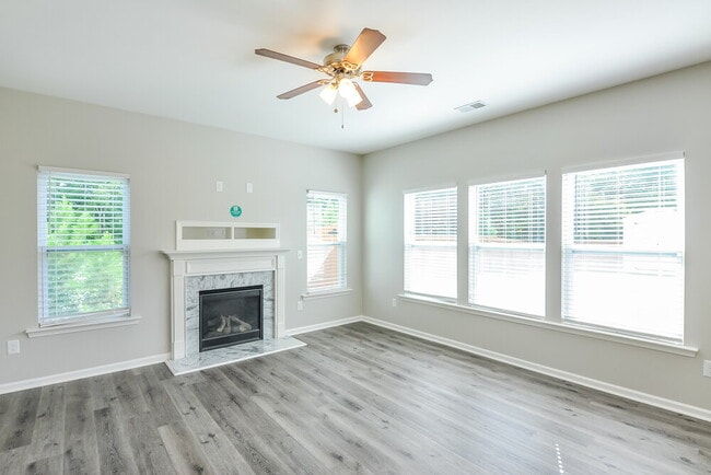 Photo - 105 Lakemont Dr