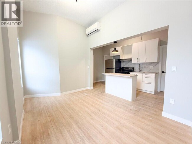 Photo - 117 Park St S Unit 4