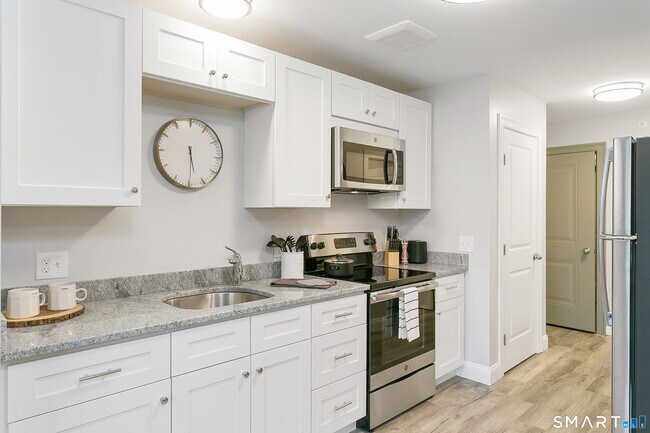 Building Photo - 1645 Black Rock Tpke Unit 304