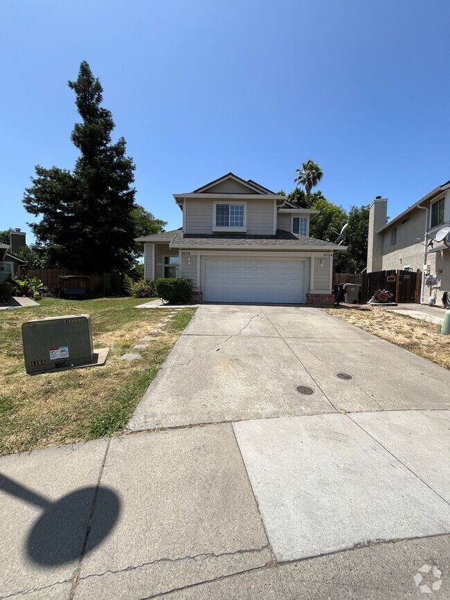 Building Photo - Two Story, 4BR/2.5BA, Very Large Backyard ... Rental