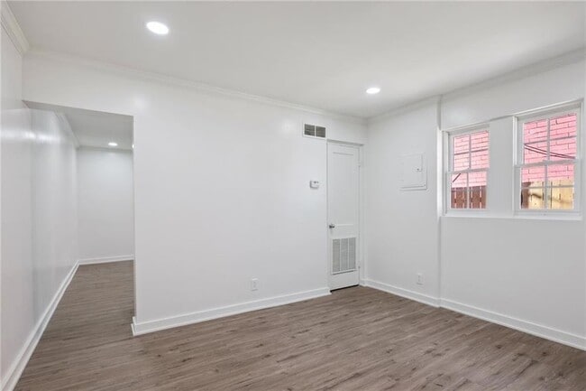 Photo - 1004 Wylie St SE