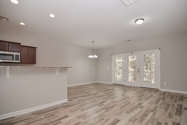 Photo - 162 Buchanan Cir