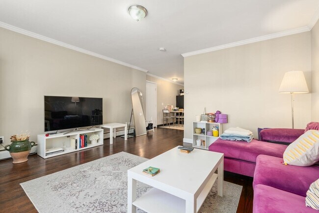 Building Photo - 71 Oxford Ave Unit 8