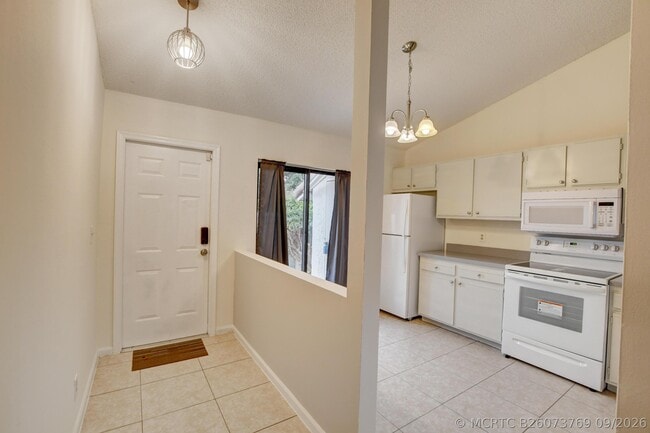 Photo - 499 Hardwood Pl