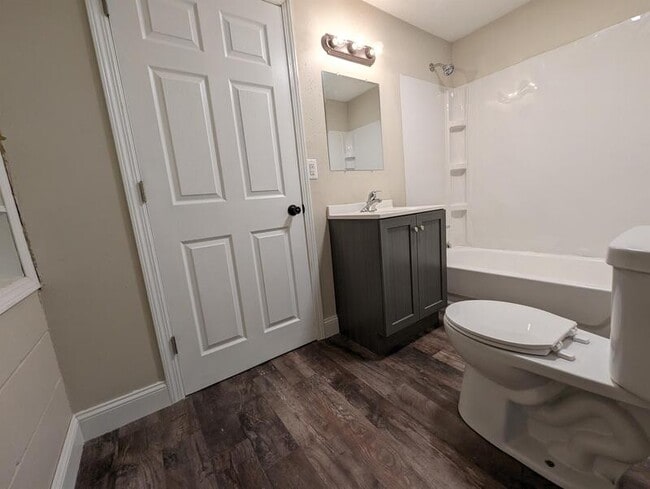 Photo - 702 S Roche St