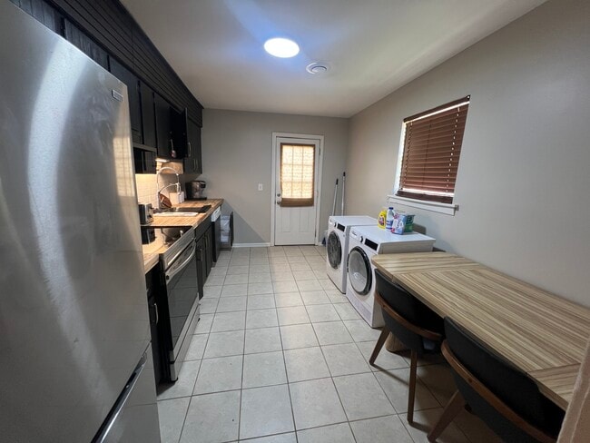 Cocina - 1905 2nd Ave N