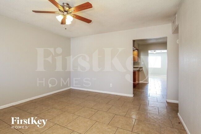 Photo - 8707 N 41st Ave