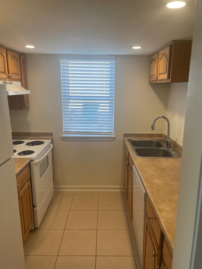 Photo - 5104 W Esplanade Ave