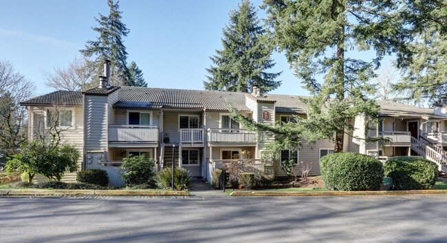 Building Photo - 2 Bedroom Ground Floor Condo in the Heart of Woodinville! Unit 103B