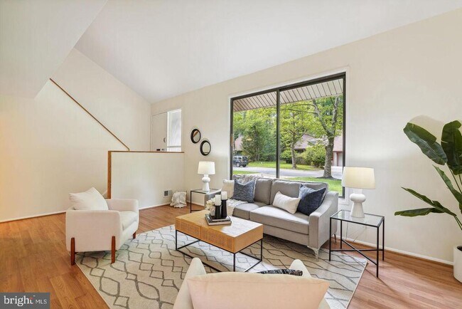 Photo - 10 Tapiola Ct