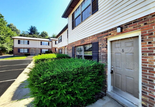 Photo - 621 Westport Rd