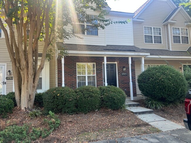 Building Photo - Welcome to your new home in the heart of C...