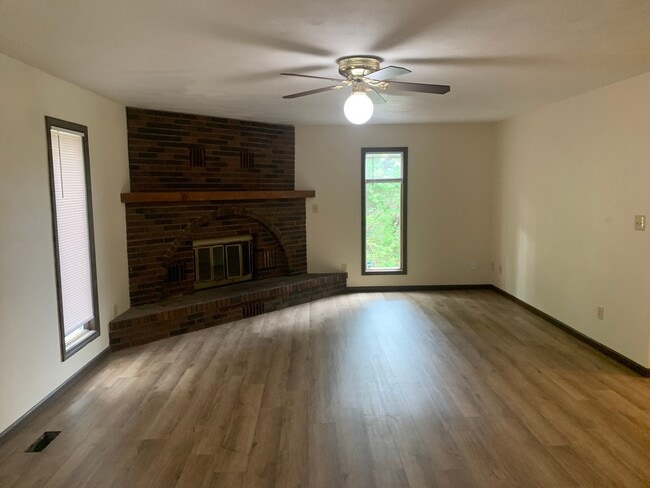 2211 Weathered Rock Rd