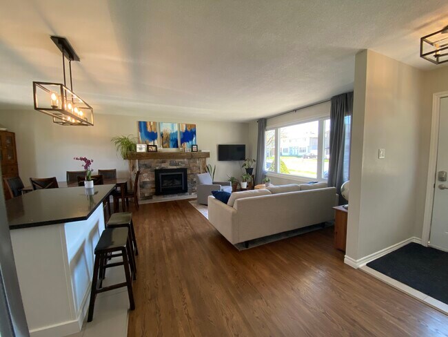 Photo - 877 Dynes Rd