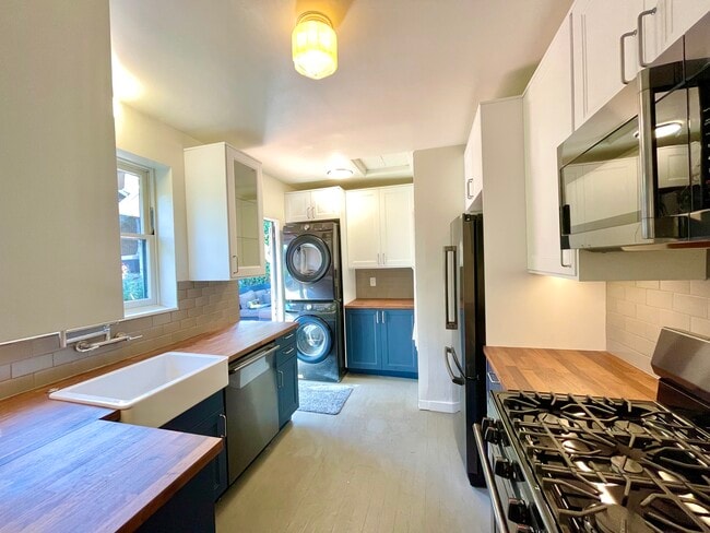 Photo - 2437 Arthur St