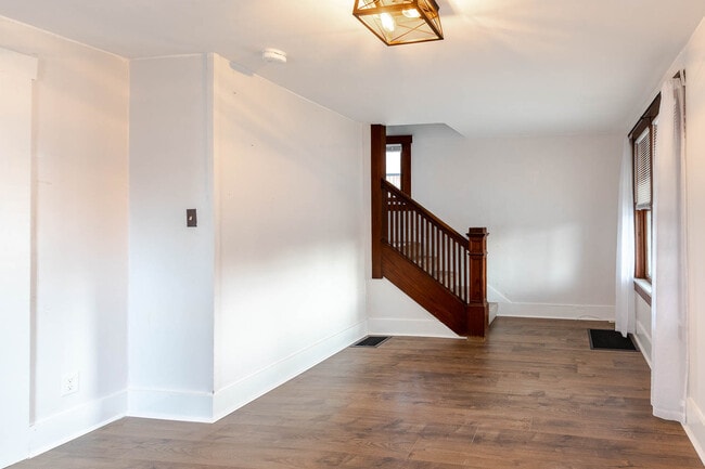 Photo - 425 E Howard St