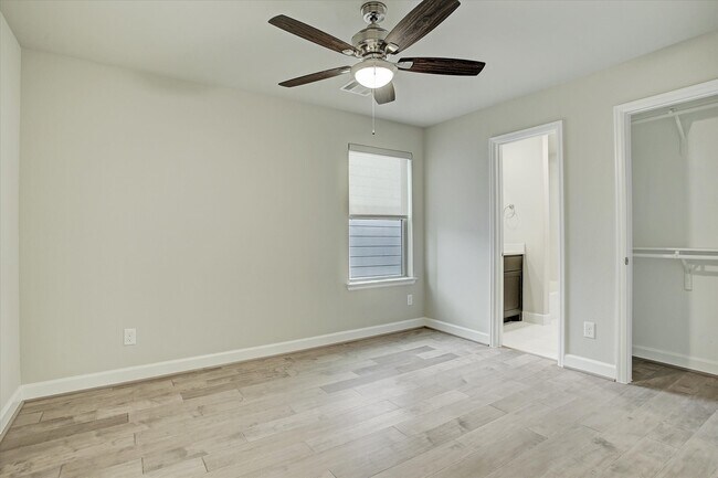 Photo - 909 Rhode Pl