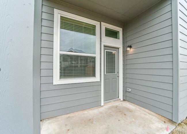 Building Photo - 1531 Crystal Stream Dr