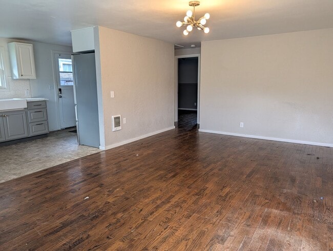 Photo - 628 Jameson St