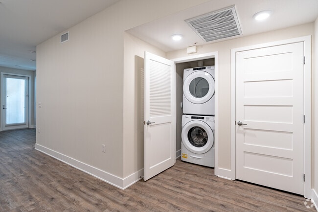 1 BR, 1BA - 704SF A1