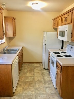 Photo - 20380 Skyview Dr Unit B