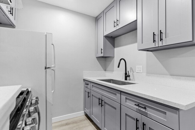 Photo - 1655 W Malvern Ave Unit 1655-06