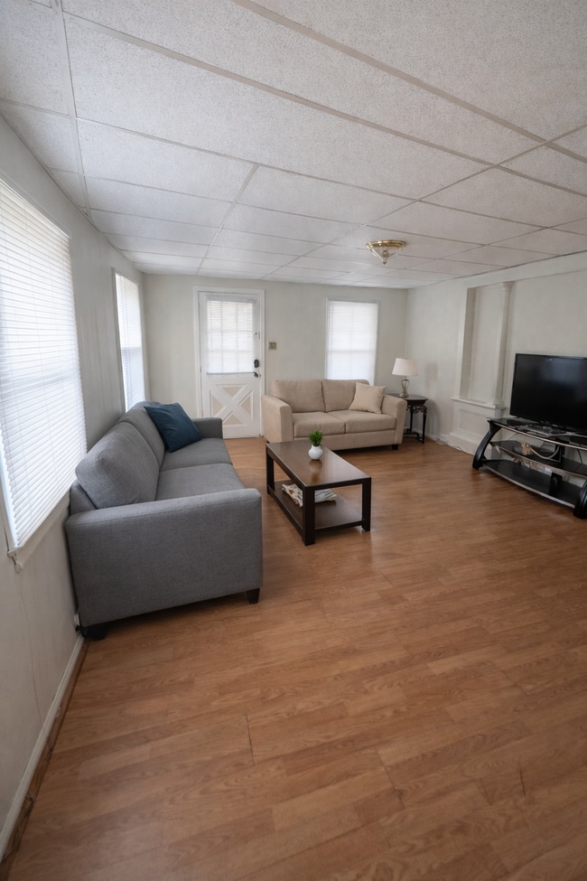 Photo - 728 E Market St Unidad 101